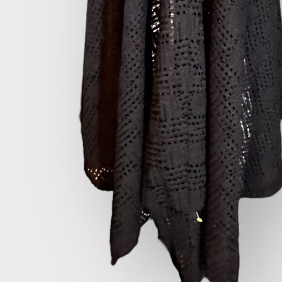 Women’s M - L PURE Essence Made in Canada Crochet Sleeved Poncho Made in Canada - Picture 3 of 8